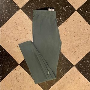 Lightly worn women’s Nike leggings
